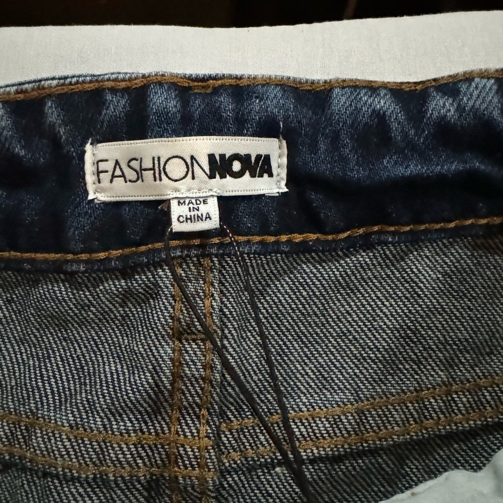 Fashion Nova Women's Misty Denim Micro Mini Skirt Medium Wash Denim Jeans XS NWT - Picture 8 of 8